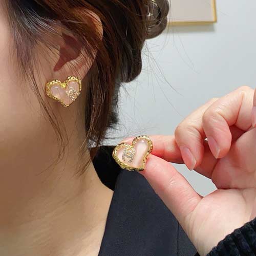 香奈新款双c爱心镶钻耳钉